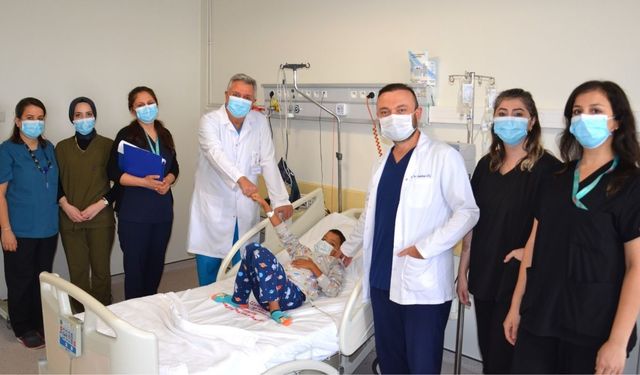 Baba 13 yaşındaki oğlunu hayatta tuttu