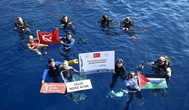 Şahika Ercümen "Gazze Nefes Alsın" Diyerek Daldı