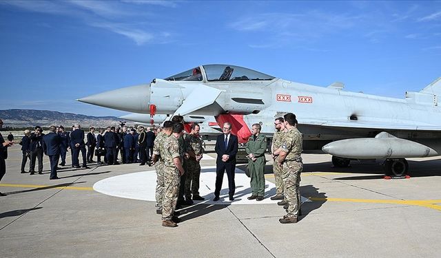 İngiltere Başbakanı Starmer, Eurofighter Typhoon uçaklarını inceledi