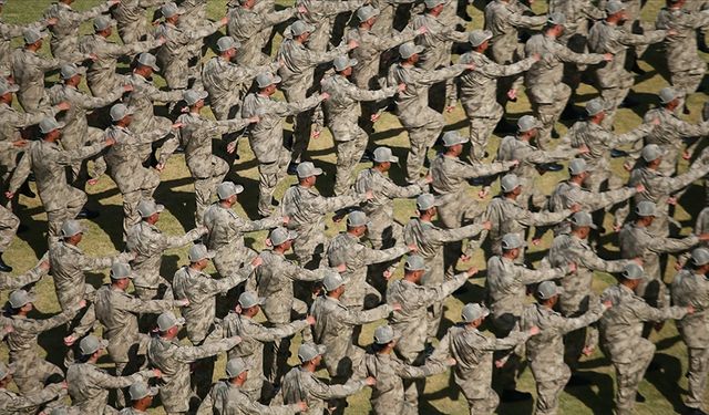 Türk Silahlı Kuvvetlerine muvazzaf subay adayı temini için başvuru süresi uzatıldı