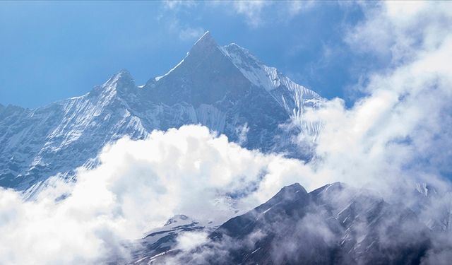 Everest’te Kar Fırtınası! Yüzlerce dağcı mahsur kaldı