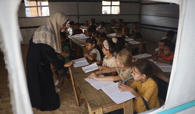 İsrail 20 bini aşkın öğrenci ile 1037 öğretmeni öldürdü