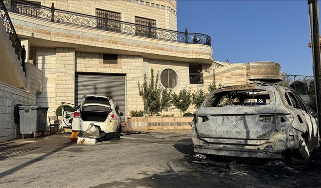 İsrailliler, Filistinlilere ait 3 aracı yaktı