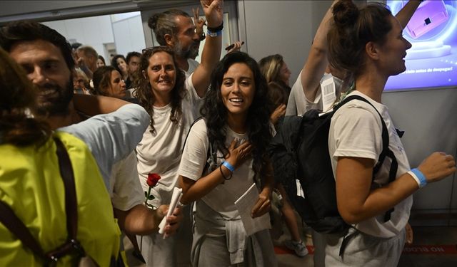 İsrail'in alıkoyduğu Sumud Filosu aktivistlerinden 29'u Madrid'e ulaştı