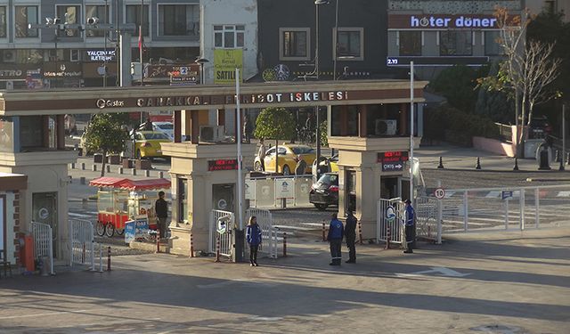Çanakkale Boğazı'ndaki gemiler Büyük Önder Atatürk'ü andı