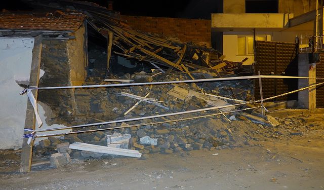 Tek katlı metruk yapı çöktü