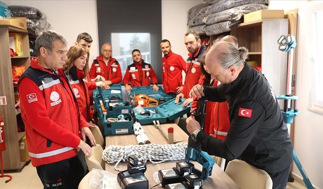 Öğretmenler olası afetlerde hayat kurtarmaya hazırlanıyor