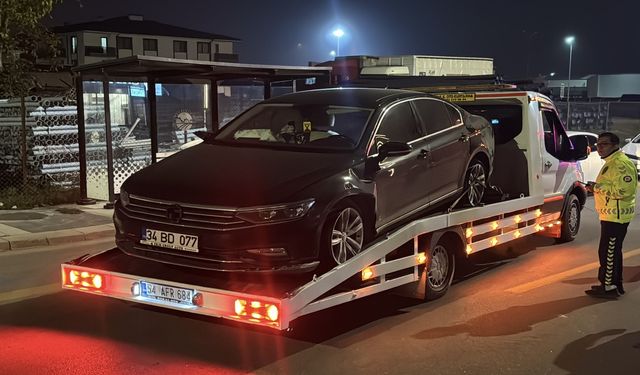 Narkotik polisi, kovalamaca sonucu 3 zanlıyı yakaladı.