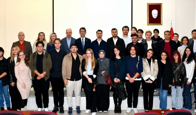 Rektör Erenoğlu'ndan Öğrencilere 165 Ülke Garantisi