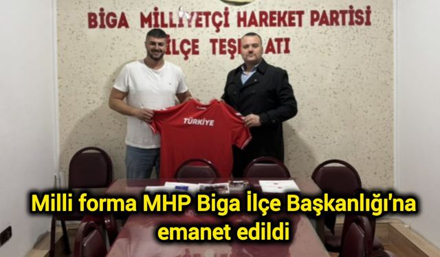 Milli forma MHP Biga İlçe Başkanlığı'na emanet edildi