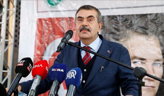 “Çocuklarımızın özgürce doğru bilgiye erişeceği bir müfredat geliştirdik”