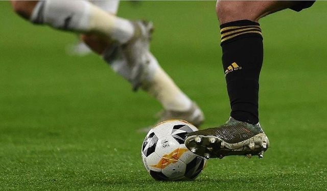 Dünyaca ünlü futbolcu, muşta ve elektroşok silahı taşıdığı için ceza aldı