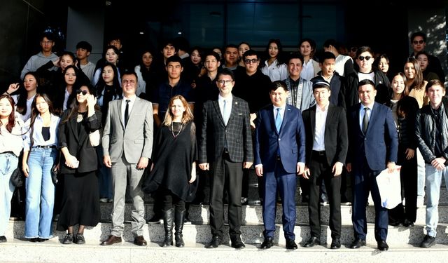 ÇOMÜ, Kazak Öğrencilere "Siz Bize Emanetsiniz" Dedi