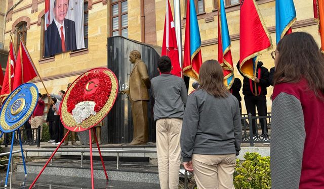 Gazi Mustafa Kemal Atatürk'e Biga'da Saygı ve Minnet Duruşu