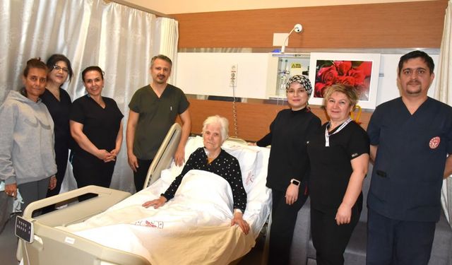 Çanakkale’nin Çınarı Zuhal Nine, Bypass Ameliyatıyla Hayata Tutundu!