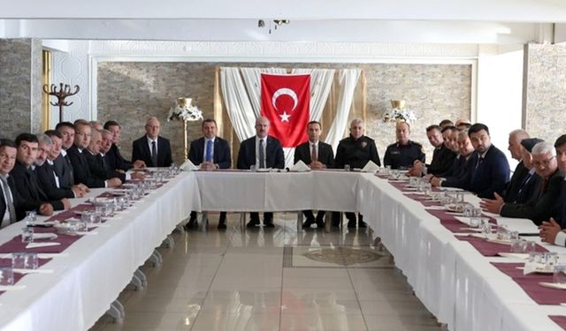 Çanakkale Valisi Toraman, Gelibolu'da muhtarlarla buluştu