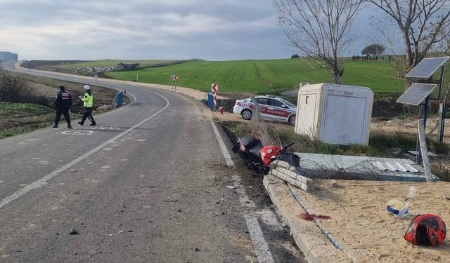 Tel çitlere çarpan motosikletteki 1 kişi öldü, 1 kişi yaralandı