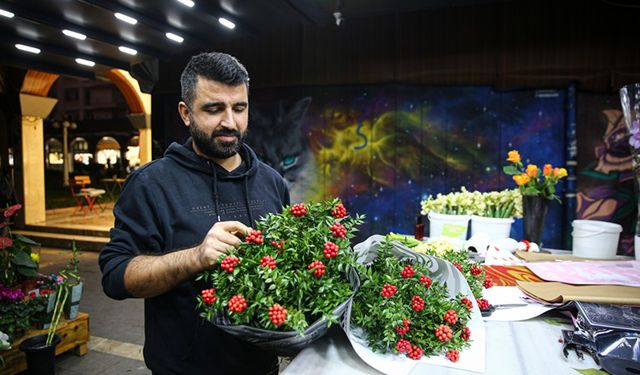 Yılbaşı öncesinde çiçekçilerde hareketlilik yaşanıyor