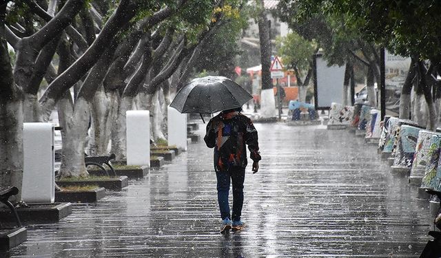 Meteorolojiden Türkiye'nin bazı bölgeleri için kuvvetli yağış ile fırtına uyarısı