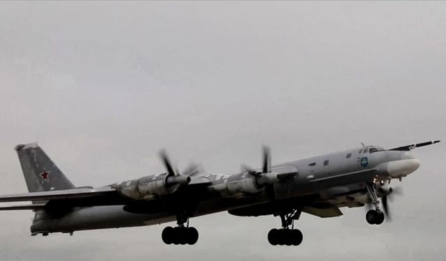 Bombardıman uçakları planlı uçuş yaptı