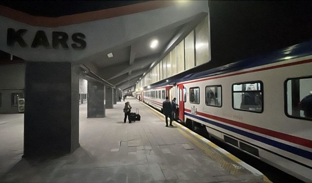Doğu Ekspresi yeni sezonda Kars'tan ilk seferine çıktı