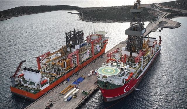 Türkiye'nin iki yeni sondaj gemisi yan yana geldi