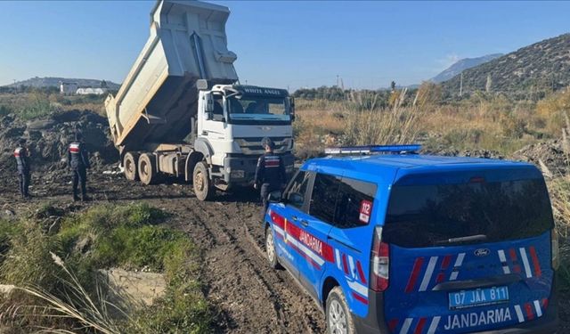 Akarsu yatağından izinsiz kum alınmasına müdahale