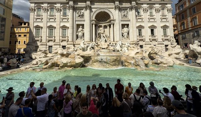 Trevi Çeşmesi'ne biletli giriş sistemi getirilmesi yeniden gündemde