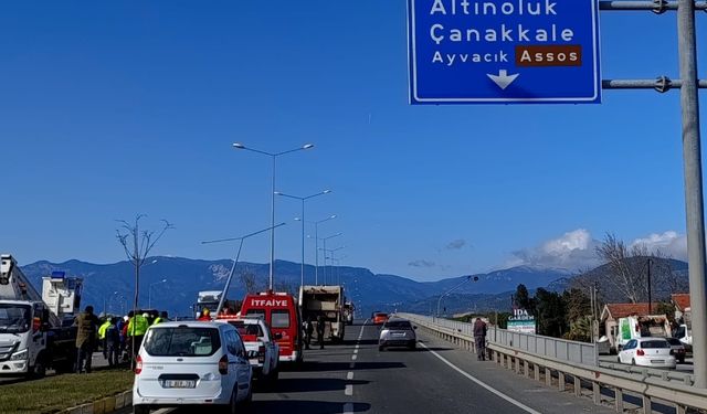 Çöp kamyonuna çarpan otomobildeki 1 kişi öldü, 2 kişi yaralandı