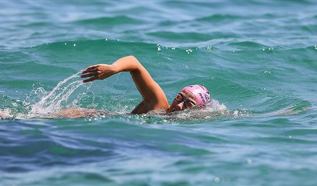 Bengisu Avcı "buzullardaki erimeye karşı" kulaç atacak