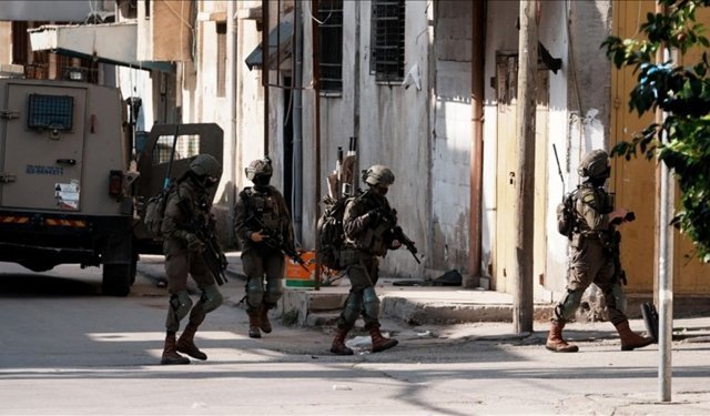 İsrail ordusu Ramallah'ı kuşattı