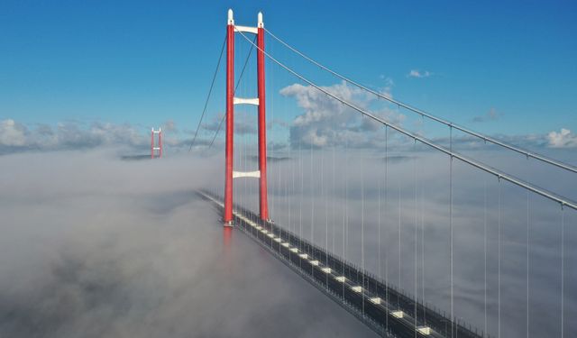 Sis bulutu altındaki 1915 Çanakkale Köprüsü görüntülendi