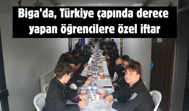 Biga’da, Türkiye çapında derece yapan öğrencilere özel iftar