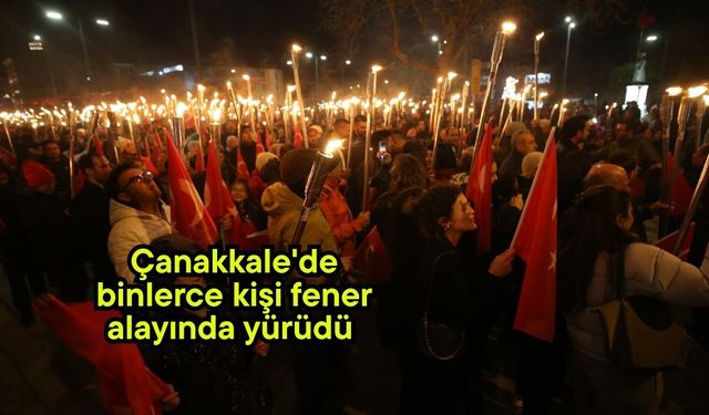 Çanakkale'de binlerce kişi fener alayında yürüdü