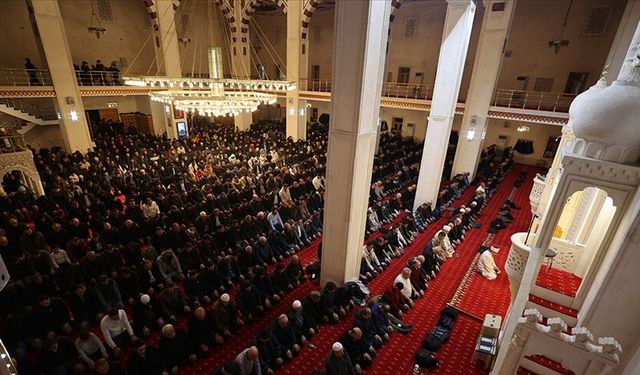 Kadir Gecesi dualarla idrak edildi