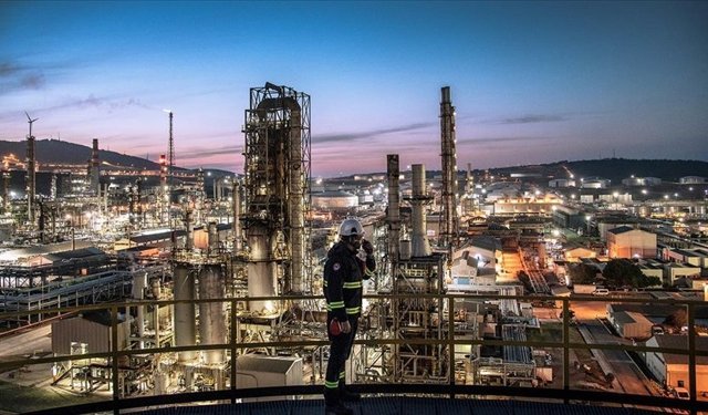 Türkiye zorunlu petrol stoklarını piyasaya açıyor