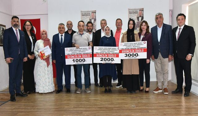 Çanakkale’de en çok kitap okuyan veliler ödüllendirildi