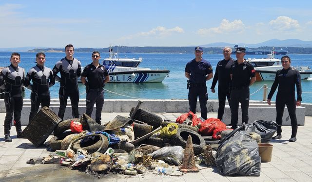 Eceabat'ta deniz dibi ve sahil temizliği yapıldı