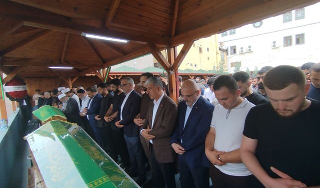 Tıra çarpan otomobildeki baba ve oğlu öldü (Video)