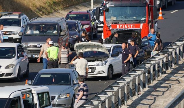 İstanbul Tekirdağ yolunda 7 araç birbirine girdi! (Video)