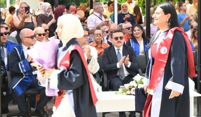 ÇOMÜ Lapseki Meslek Yüksekokulu'nda mezuniyet töreni düzenlendi