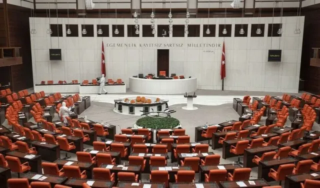 En düşük emekli aylığının artırılmasına yönelik düzenlemeyi de içeren kanun teklifi TBMM'de