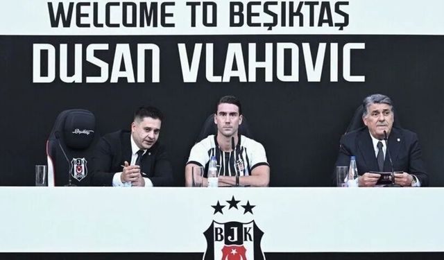 Beşiktaş Kulübü, Sırp golcü Dusan Vlahovic için imza töreni düzenledi