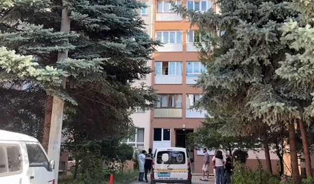 5'inci kattan düşen 4 yaşındaki çocuk hayatını kaybetti (Video)