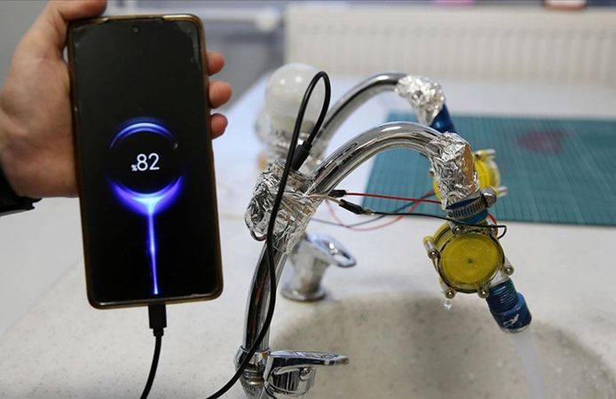 BİLSEM öğrencileri musluktan akan suyu elektriğe dönüştürdü
