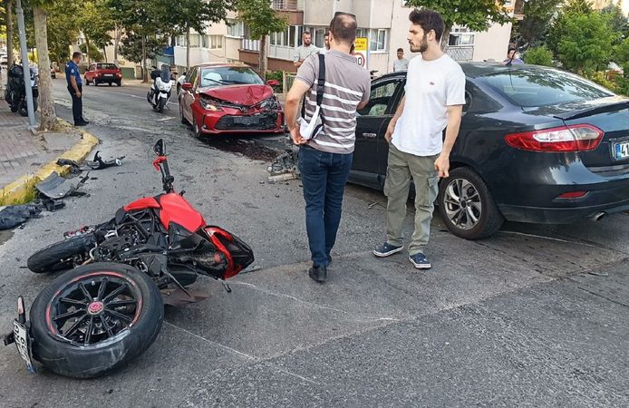 Kazaya karışan motosiklet sürücüsü yaralandı