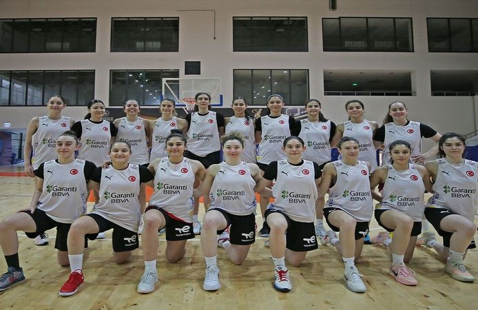 20 Yaş Altı Ümit Kız Basketbol Milli Takımı Avrupa Şampiyonası için Çanakkale'de kampa girdi