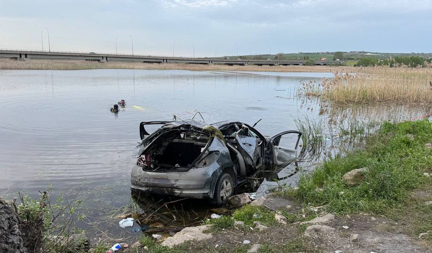 Göle düşen otomobilin sürücüsü hayatını kaybetti