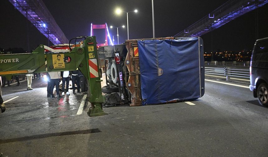 FSM Köprüsü'ndeki trafik kazasında 2 kişi yaralandı