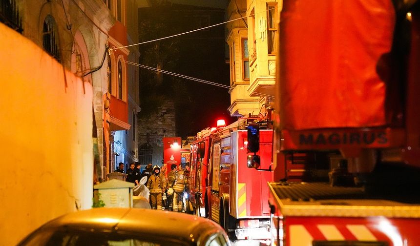 4 katlı binada çıkan yangında 2 kişi yaralandı